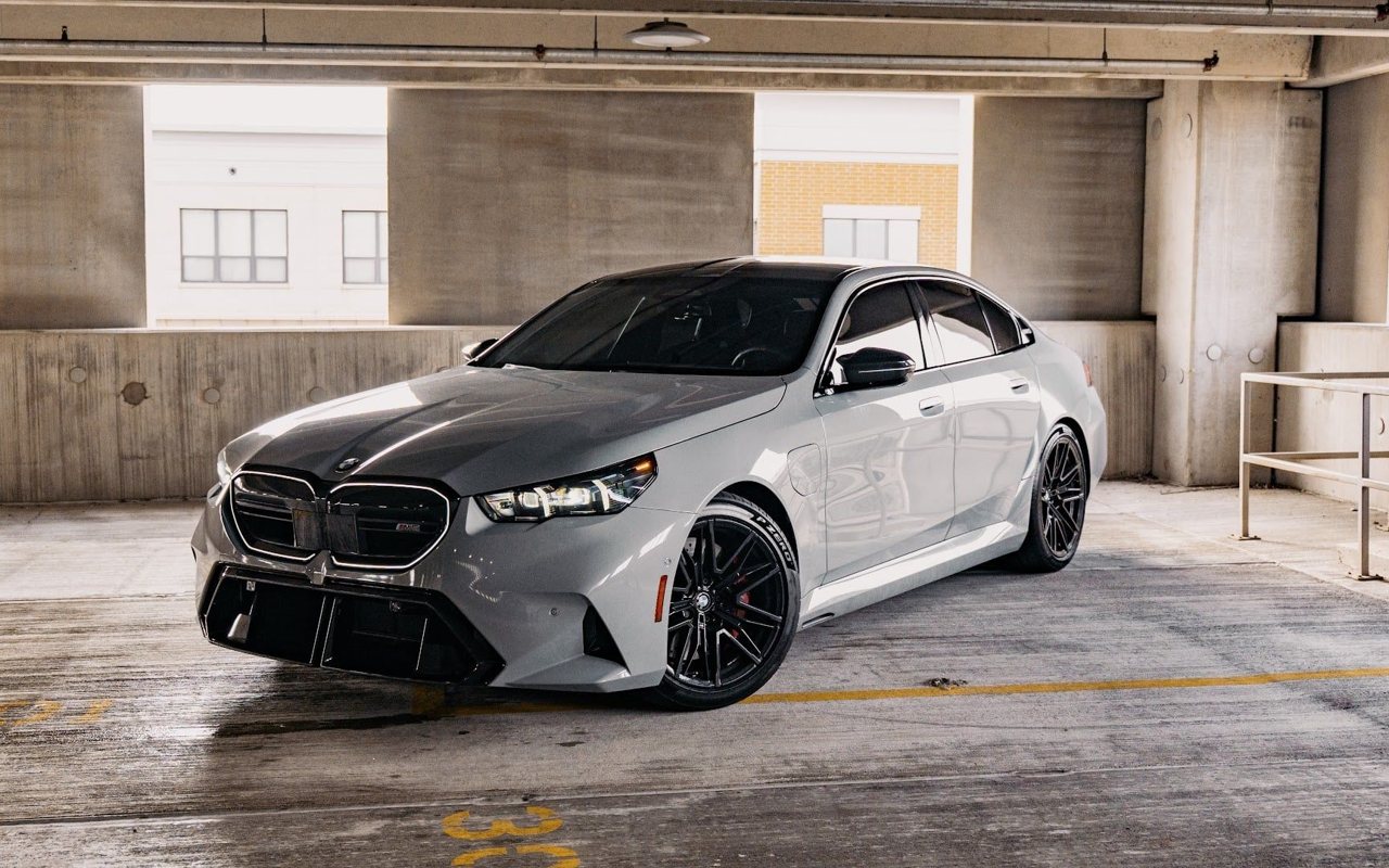 BMW M5 G90 rental in Chicago, photo of the actual car